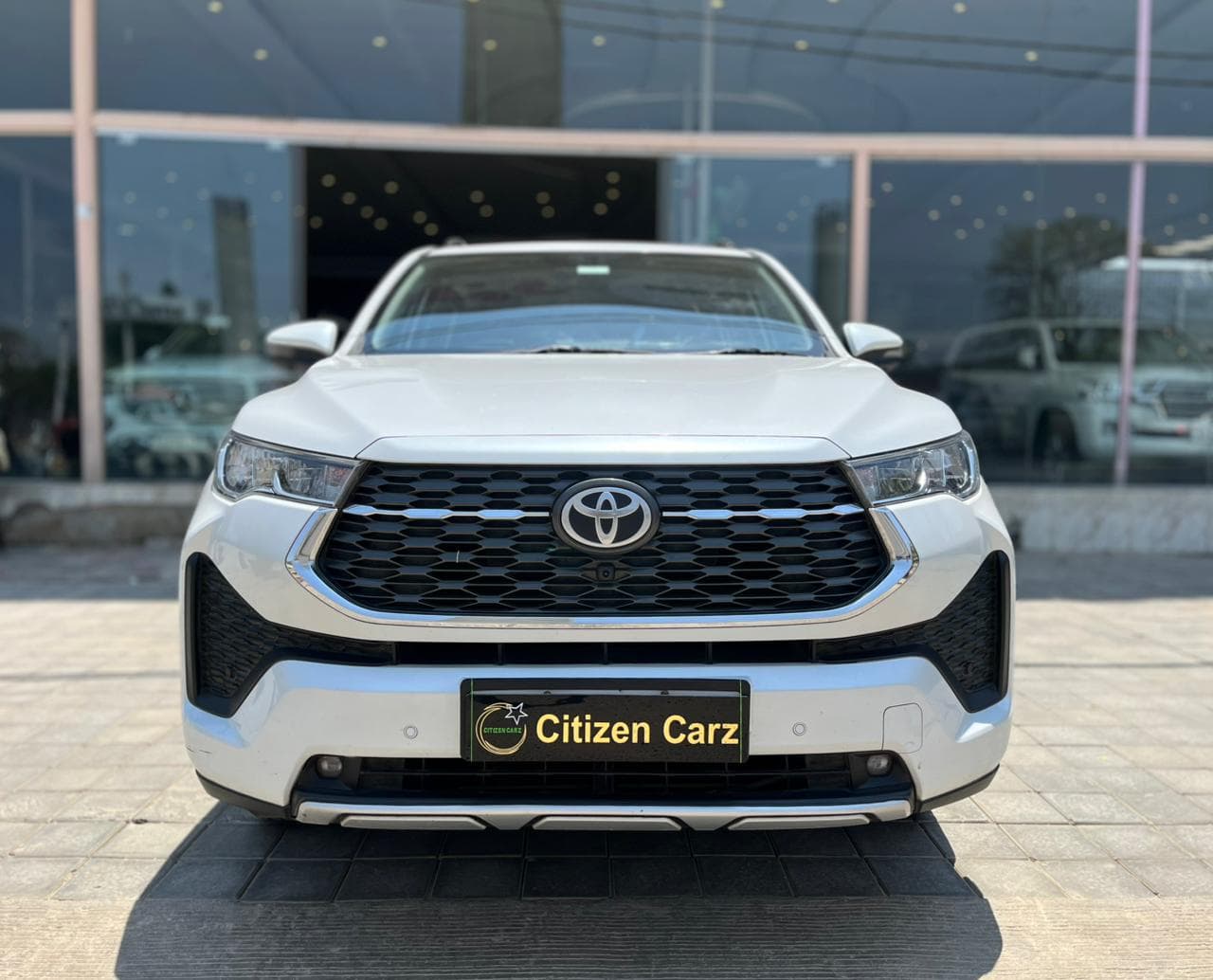 Toyota Innova Hycross