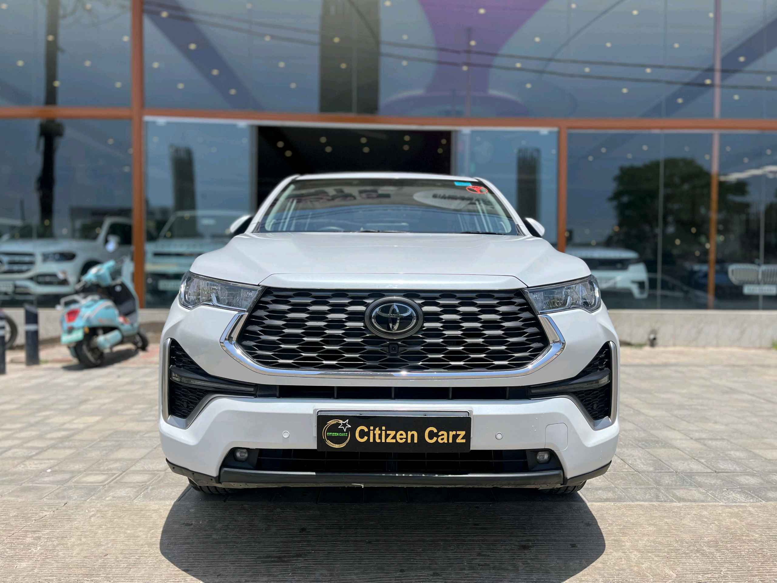 Toyota Innova Hycross